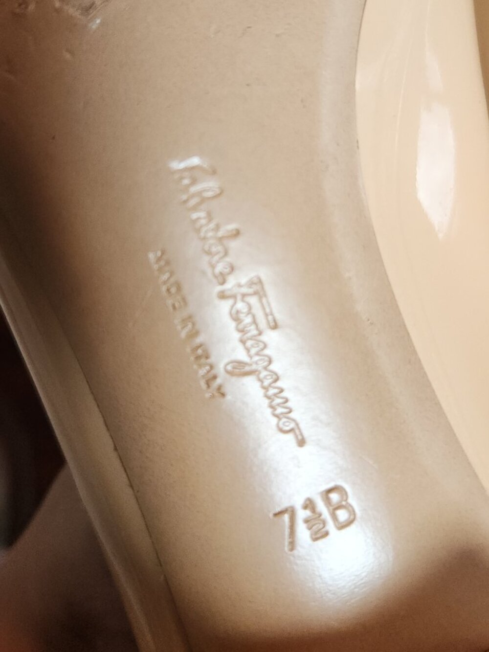 Salvatore Ferragamo Vara Pump in New Bisque (Nude) Leather - Picture 6 of 16